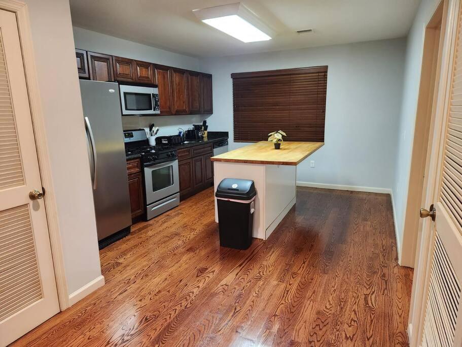 Luxury 2 Bed Apt, Mins To Nyc! Union City Exterior foto